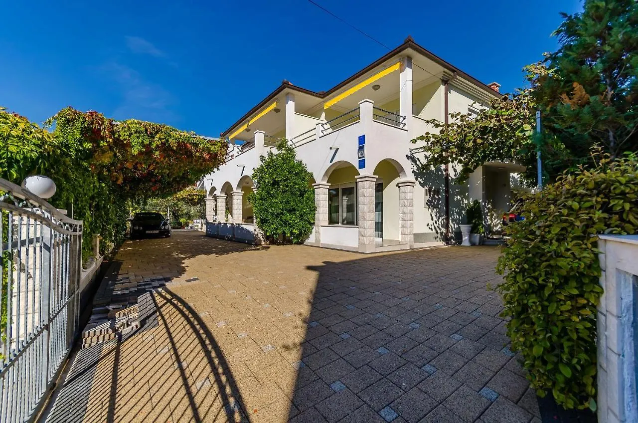 Apartments Palm Tree Trogir Croatia